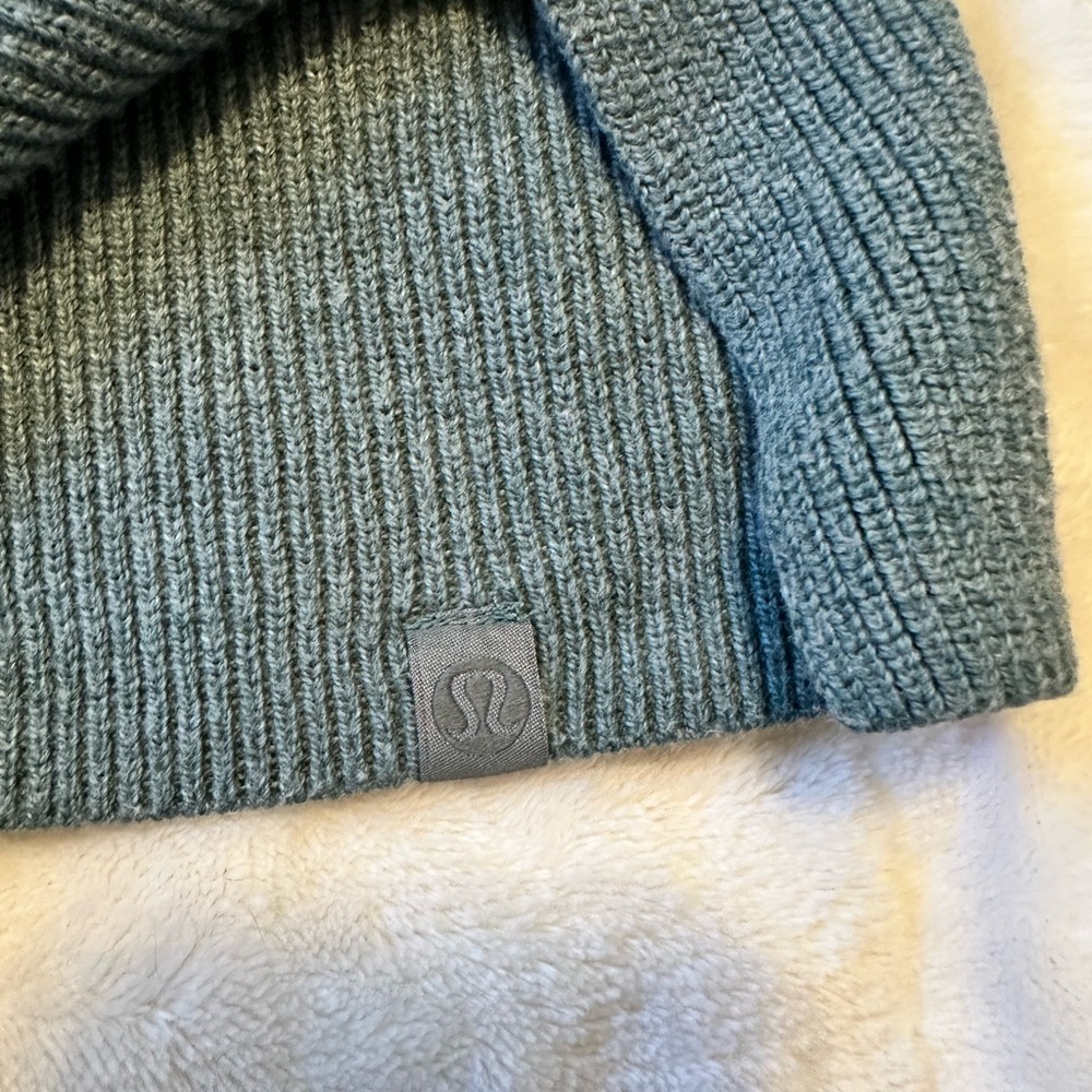 Women’s Green Sweater lululemon size small - Picture 2 of 2